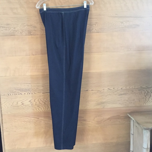 TAHARI navy pants suit - Picture 4 of 5